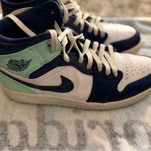 Jordan Low Top Sneakers in Navy, White & Mint